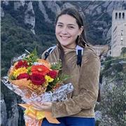 Profesora de apoyo y refuerzo para niños de primaria presencial